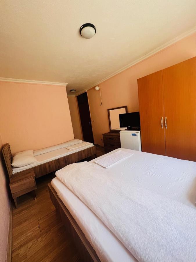 Guest House Velania Pristina Extérieur photo