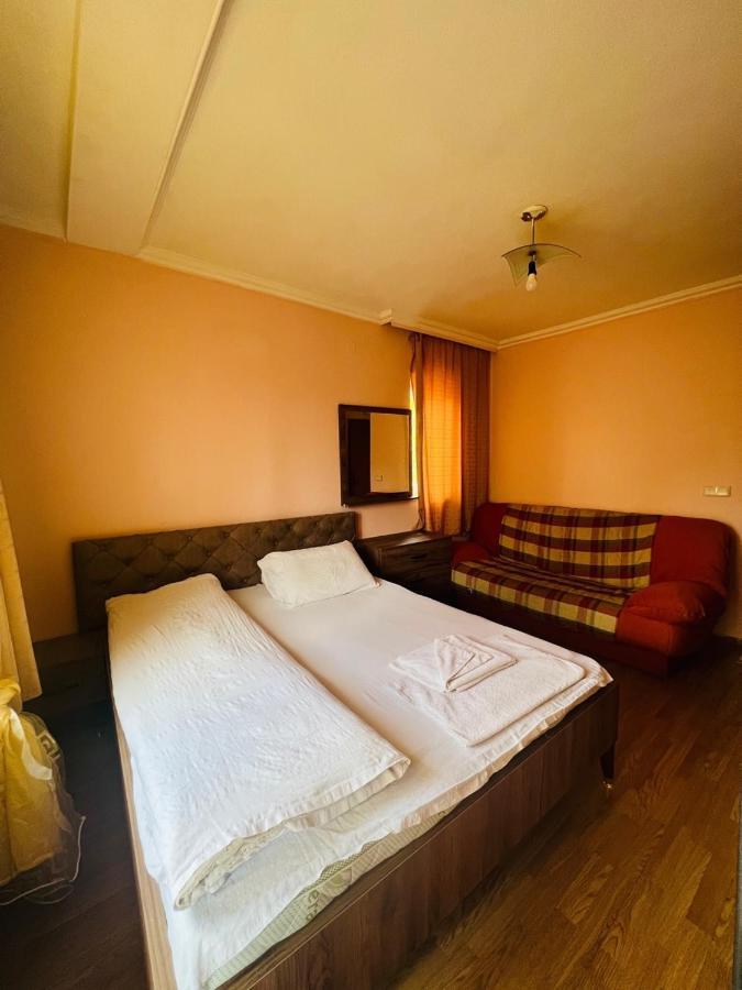 Guest House Velania Pristina Extérieur photo